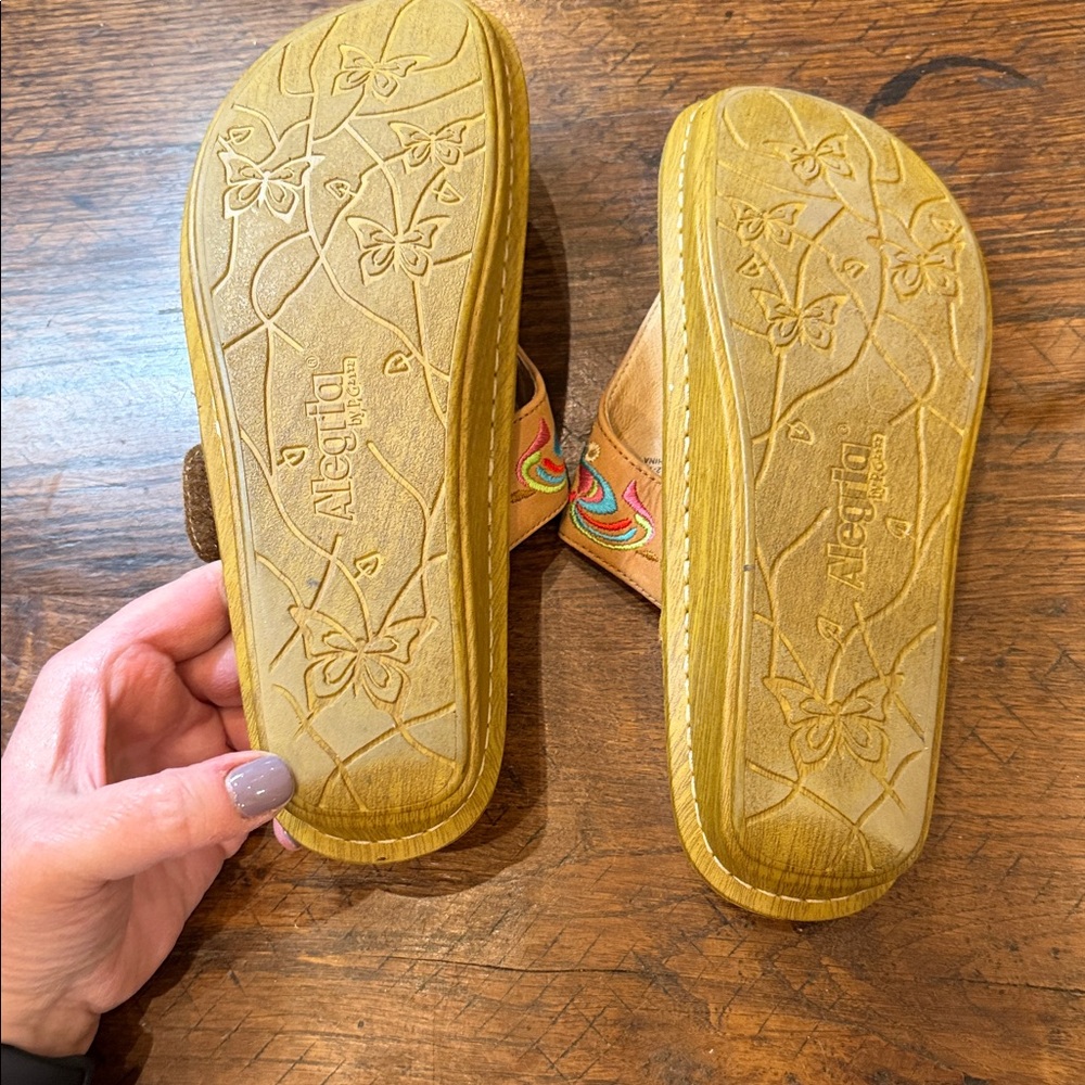 Embroidered Tan Sandals - Picture 8 of 8
